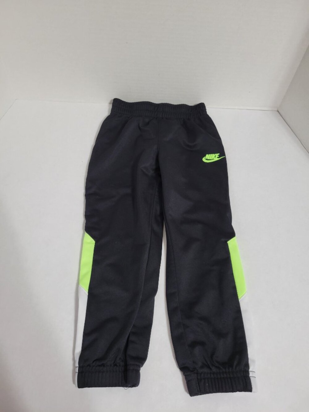 Nike Toddler 2 Piece Track Suit Black/White/Neon Green Size 4T - Picture 2 of 8